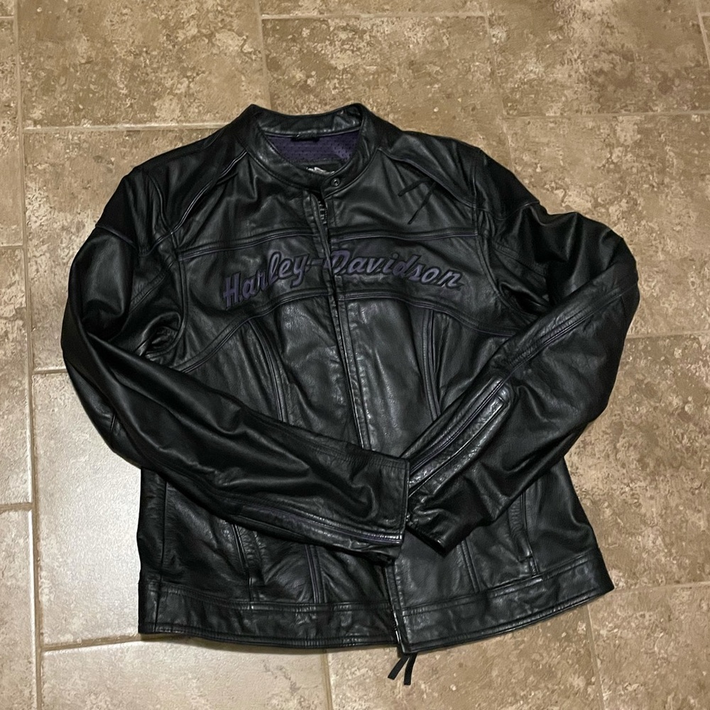 Women’s size large Harley Davison leather jacket